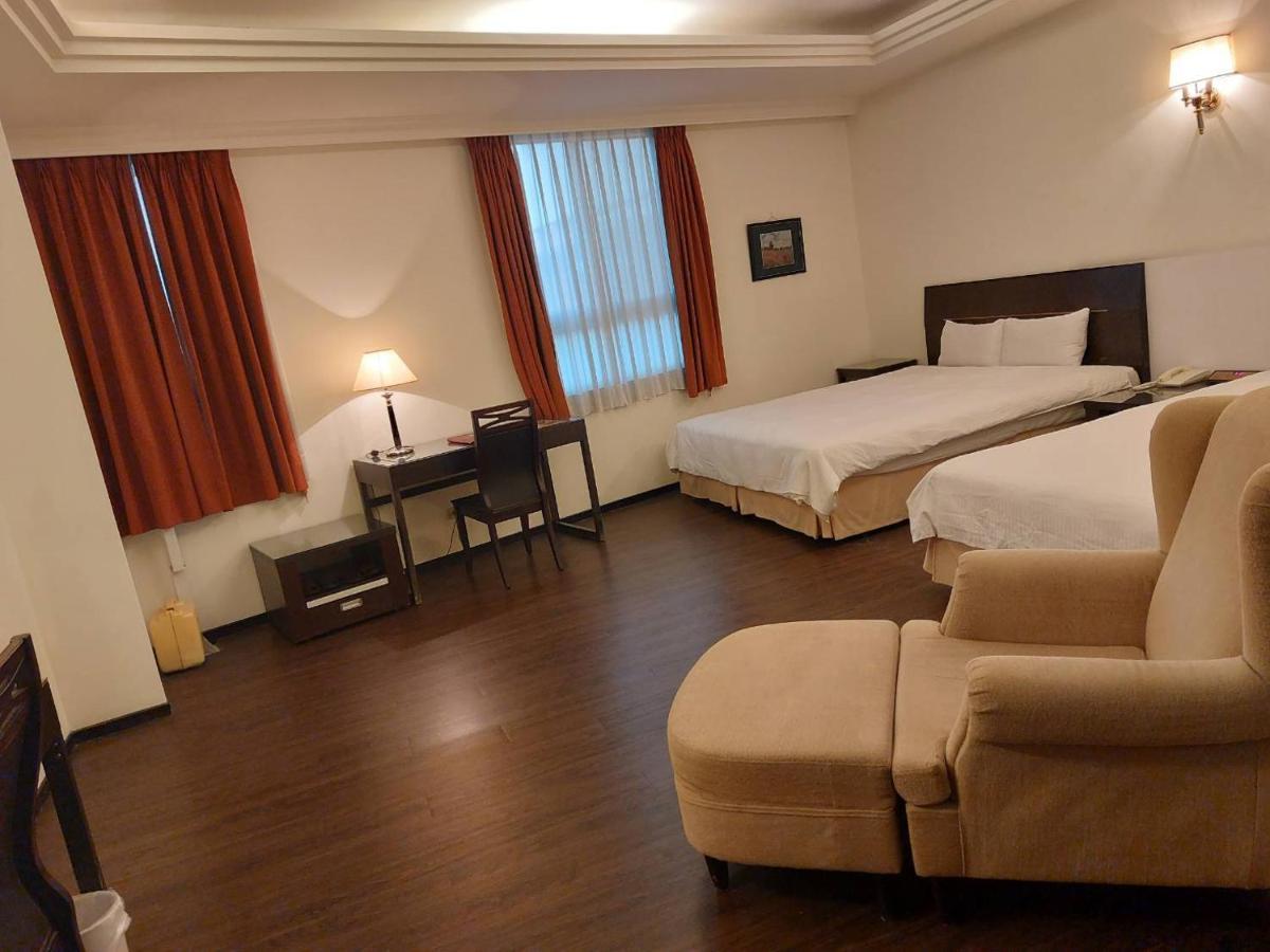 Herkang Hotel Taichung Buitenkant foto