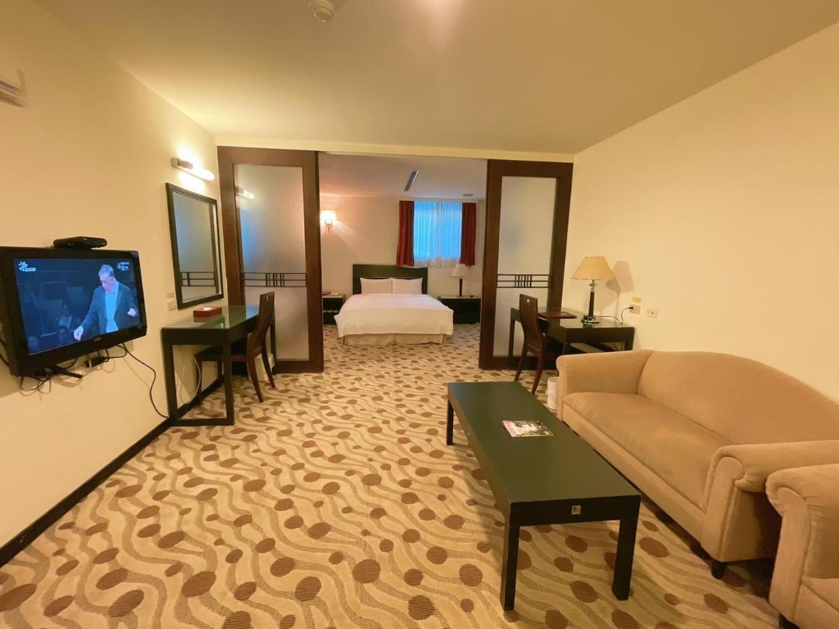 Herkang Hotel Taichung Buitenkant foto