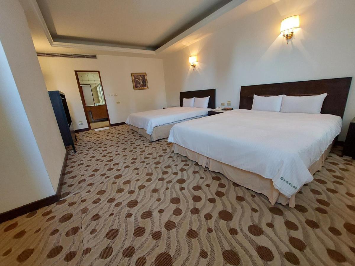 Herkang Hotel Taichung Buitenkant foto