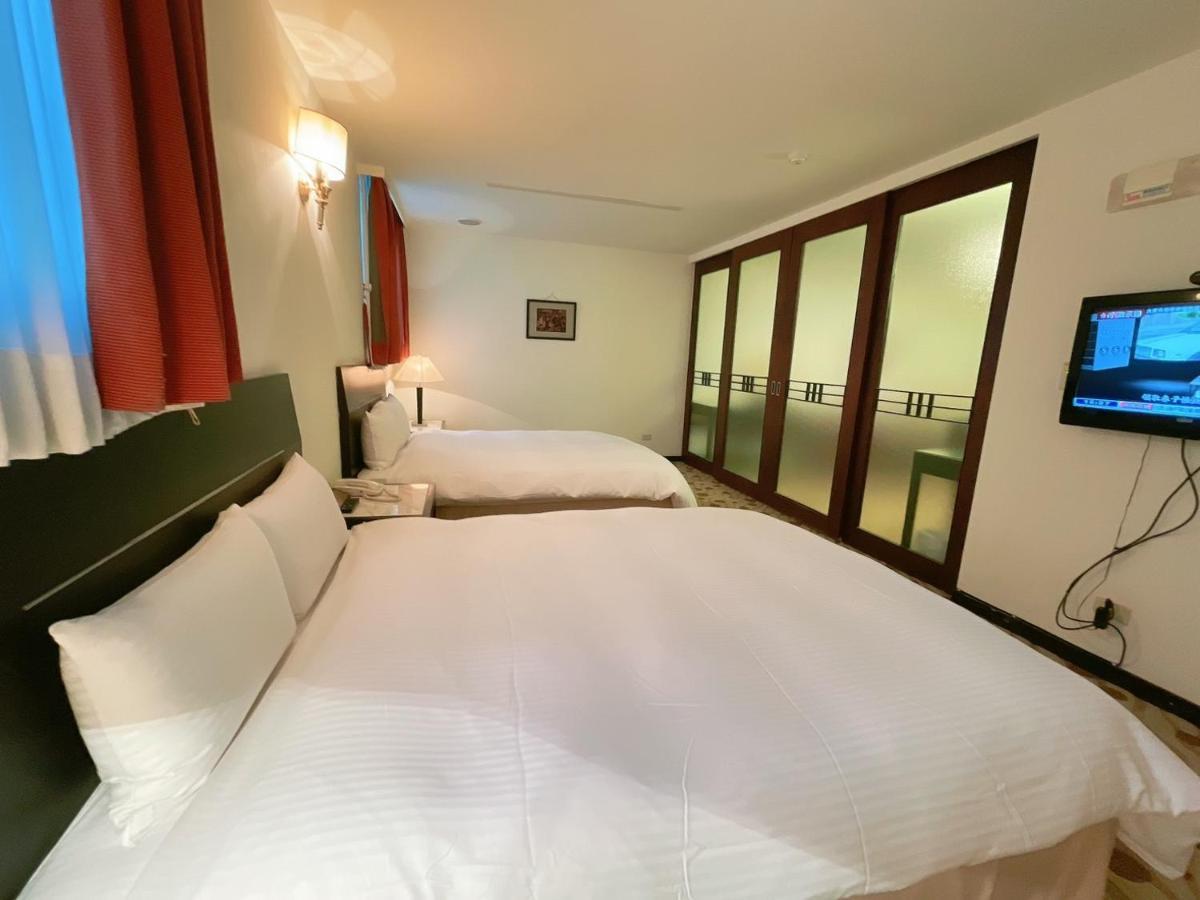 Herkang Hotel Taichung Buitenkant foto
