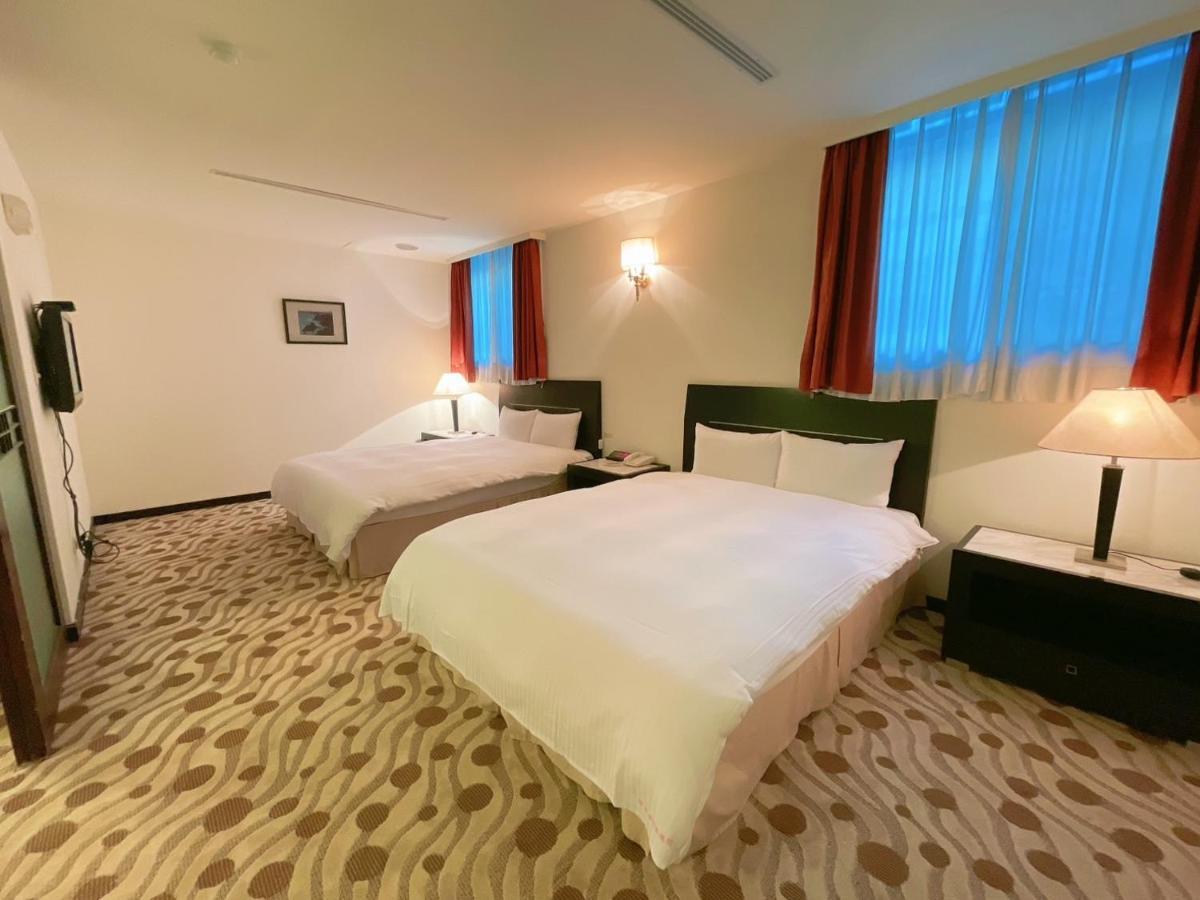 Herkang Hotel Taichung Buitenkant foto