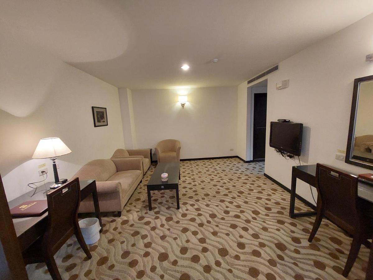 Herkang Hotel Taichung Buitenkant foto