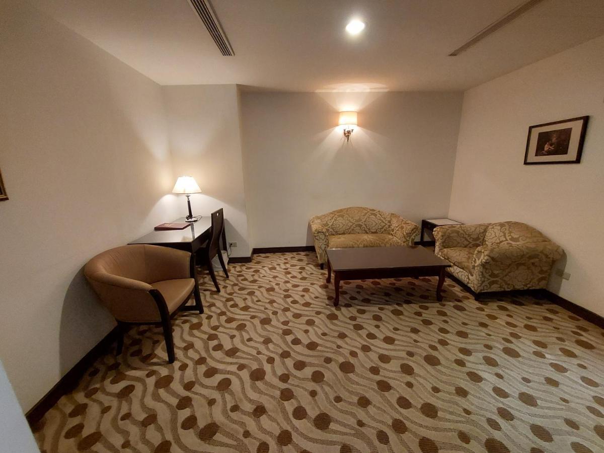 Herkang Hotel Taichung Buitenkant foto