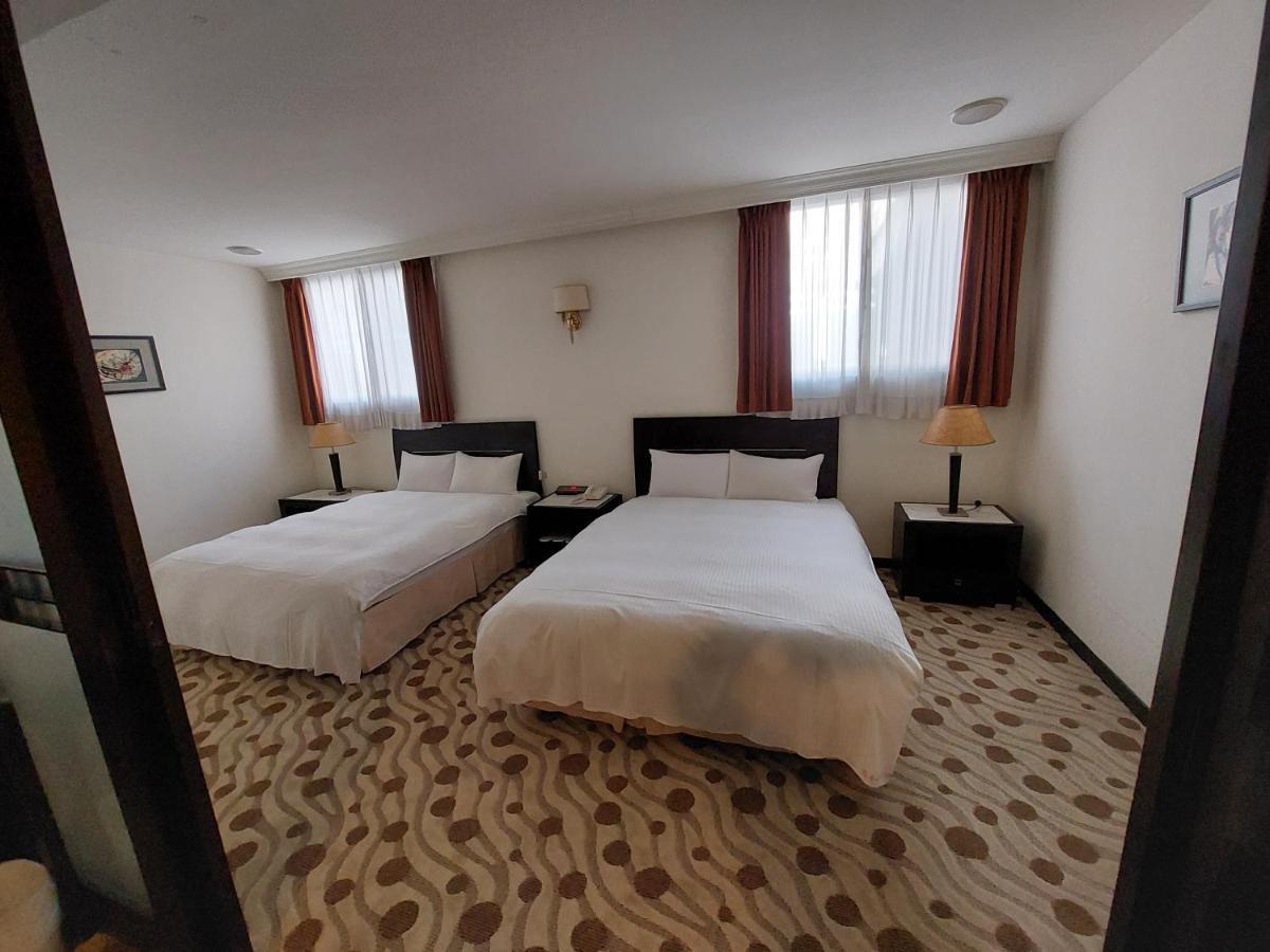 Herkang Hotel Taichung Buitenkant foto