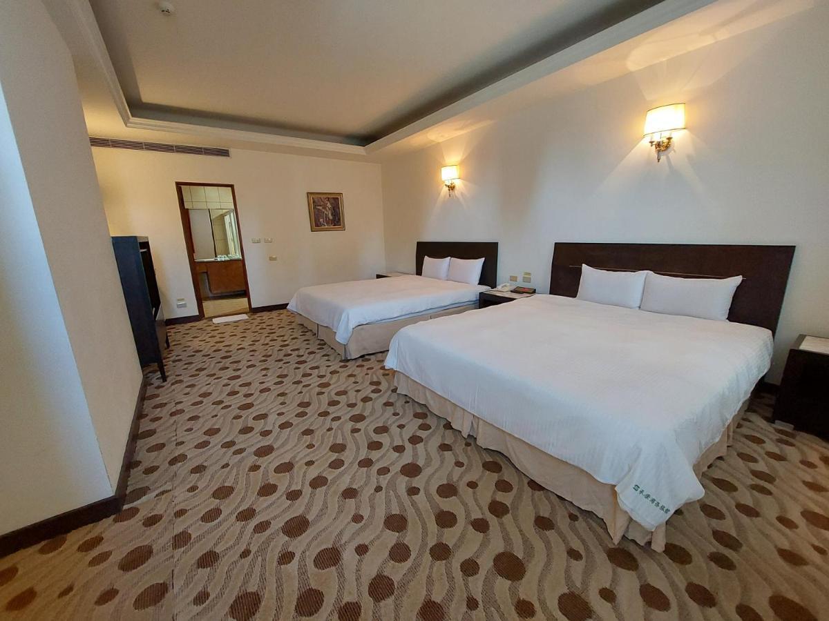 Herkang Hotel Taichung Buitenkant foto