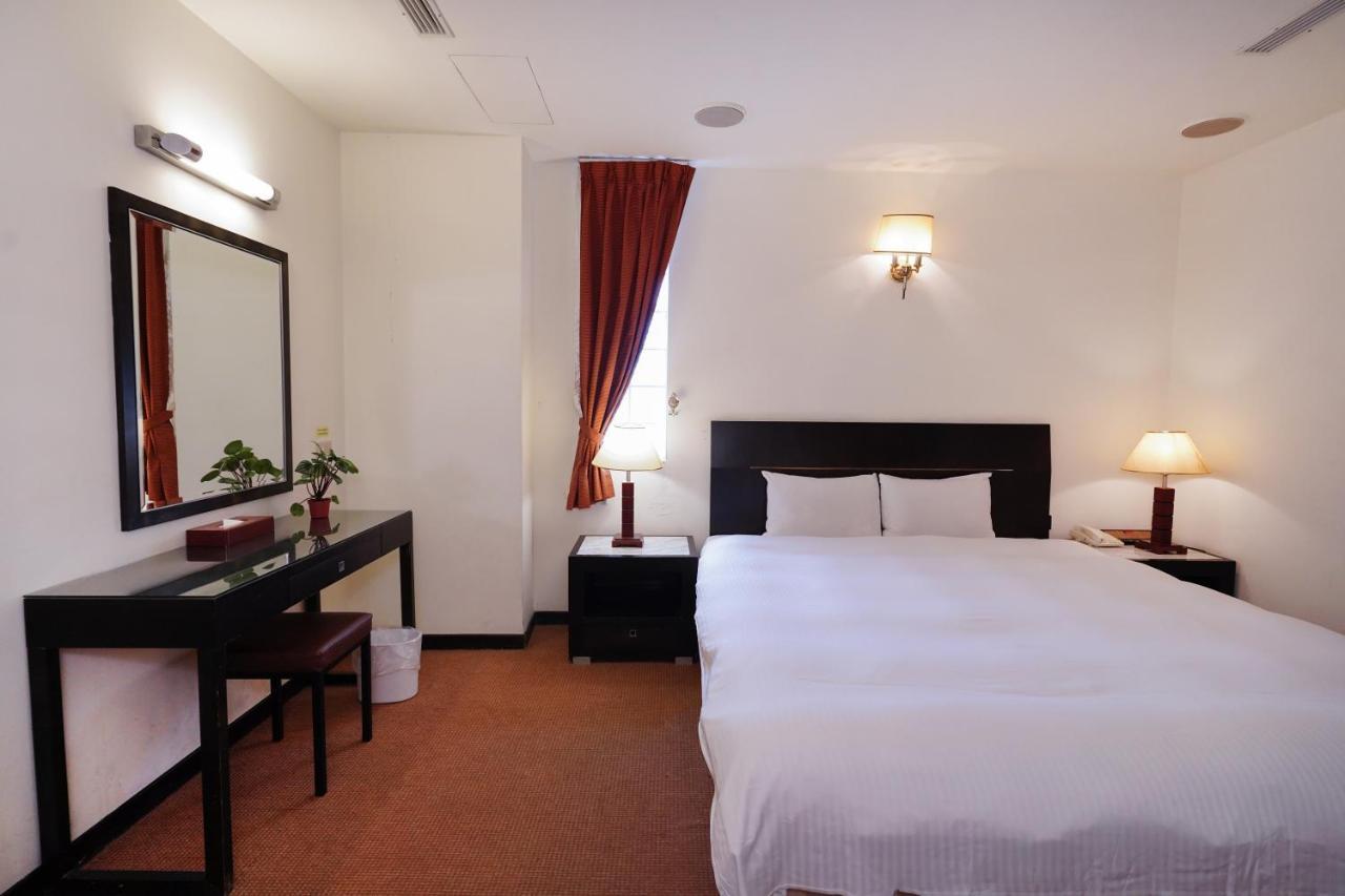 Herkang Hotel Taichung Buitenkant foto