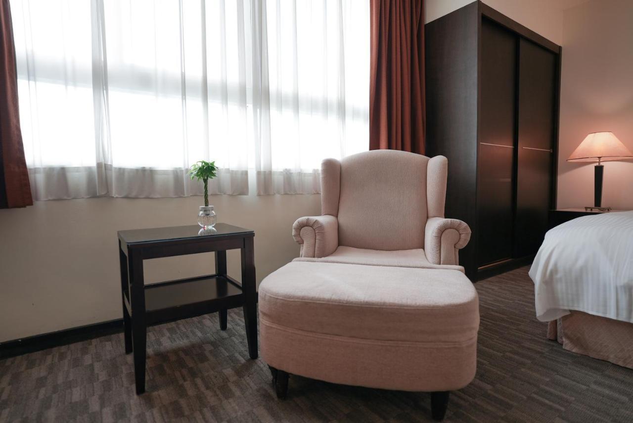 Herkang Hotel Taichung Buitenkant foto
