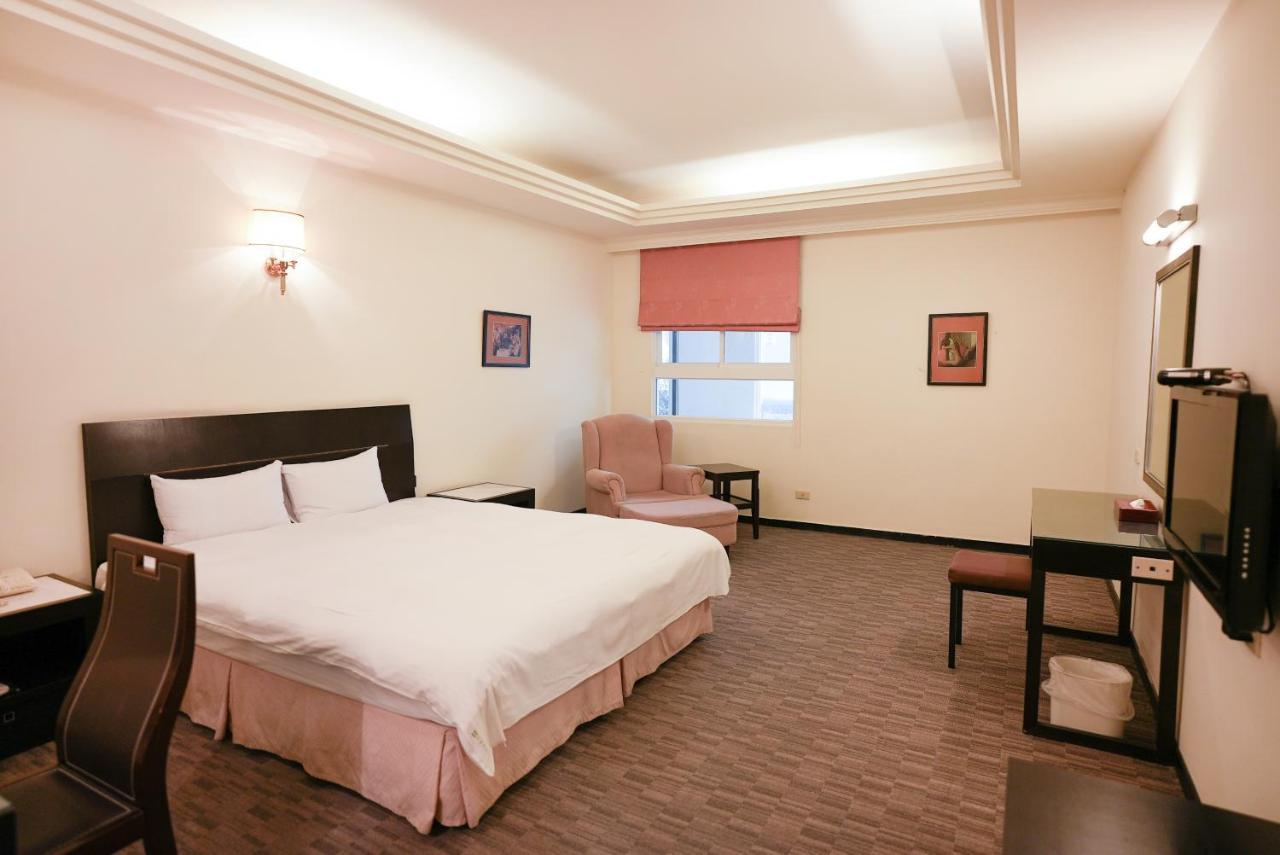 Herkang Hotel Taichung Buitenkant foto