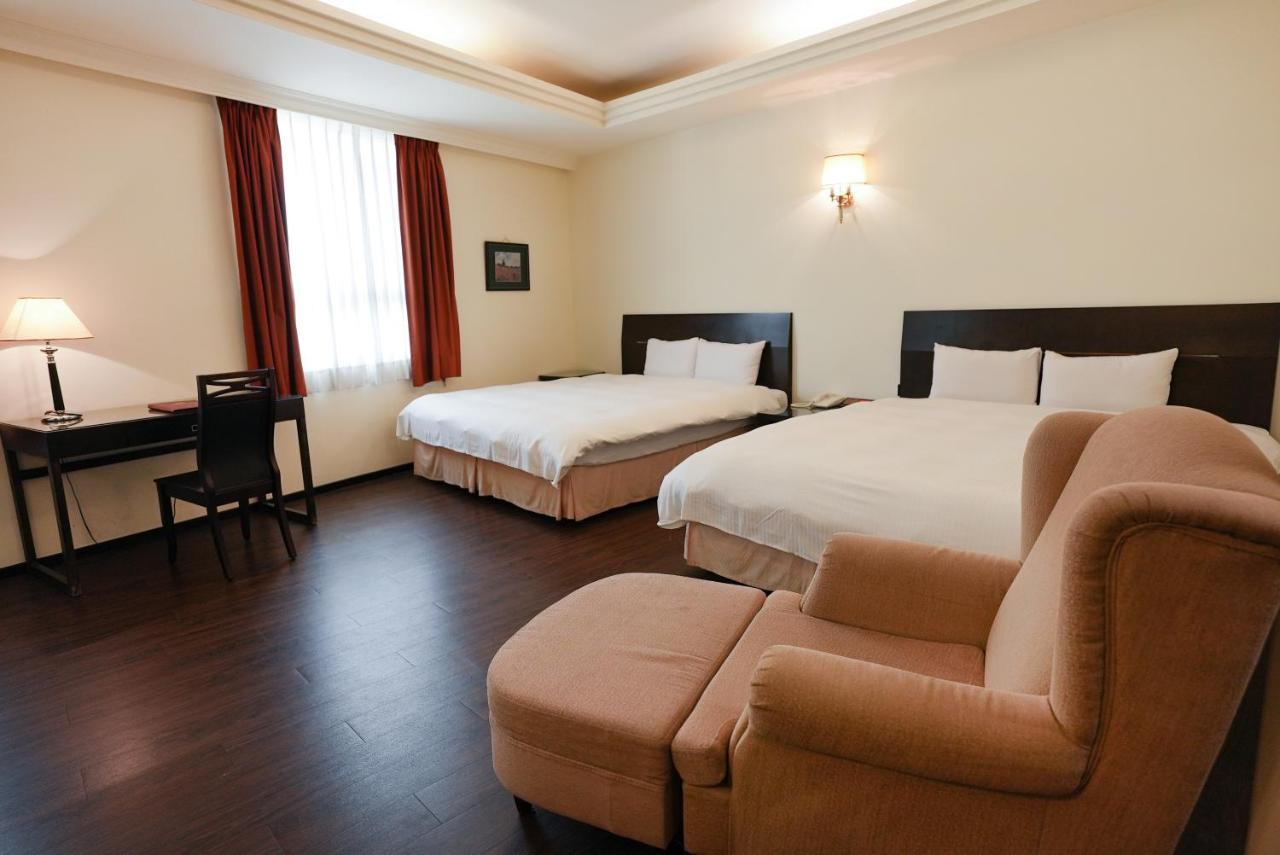 Herkang Hotel Taichung Buitenkant foto