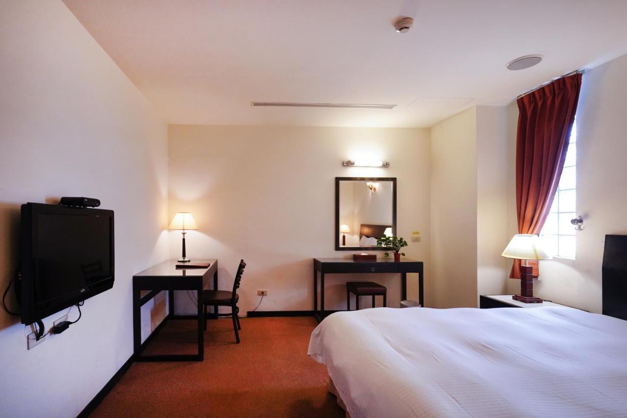 Herkang Hotel Taichung Buitenkant foto