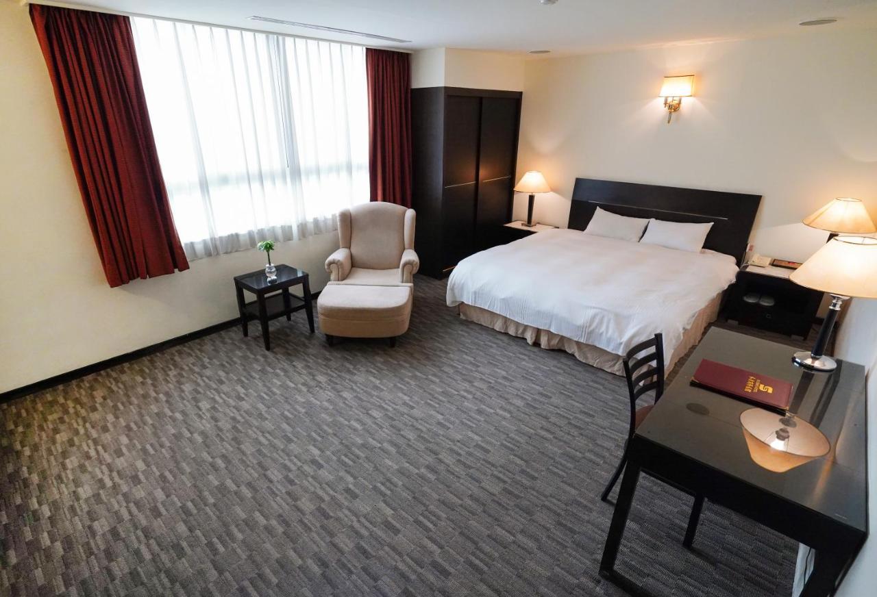 Herkang Hotel Taichung Buitenkant foto