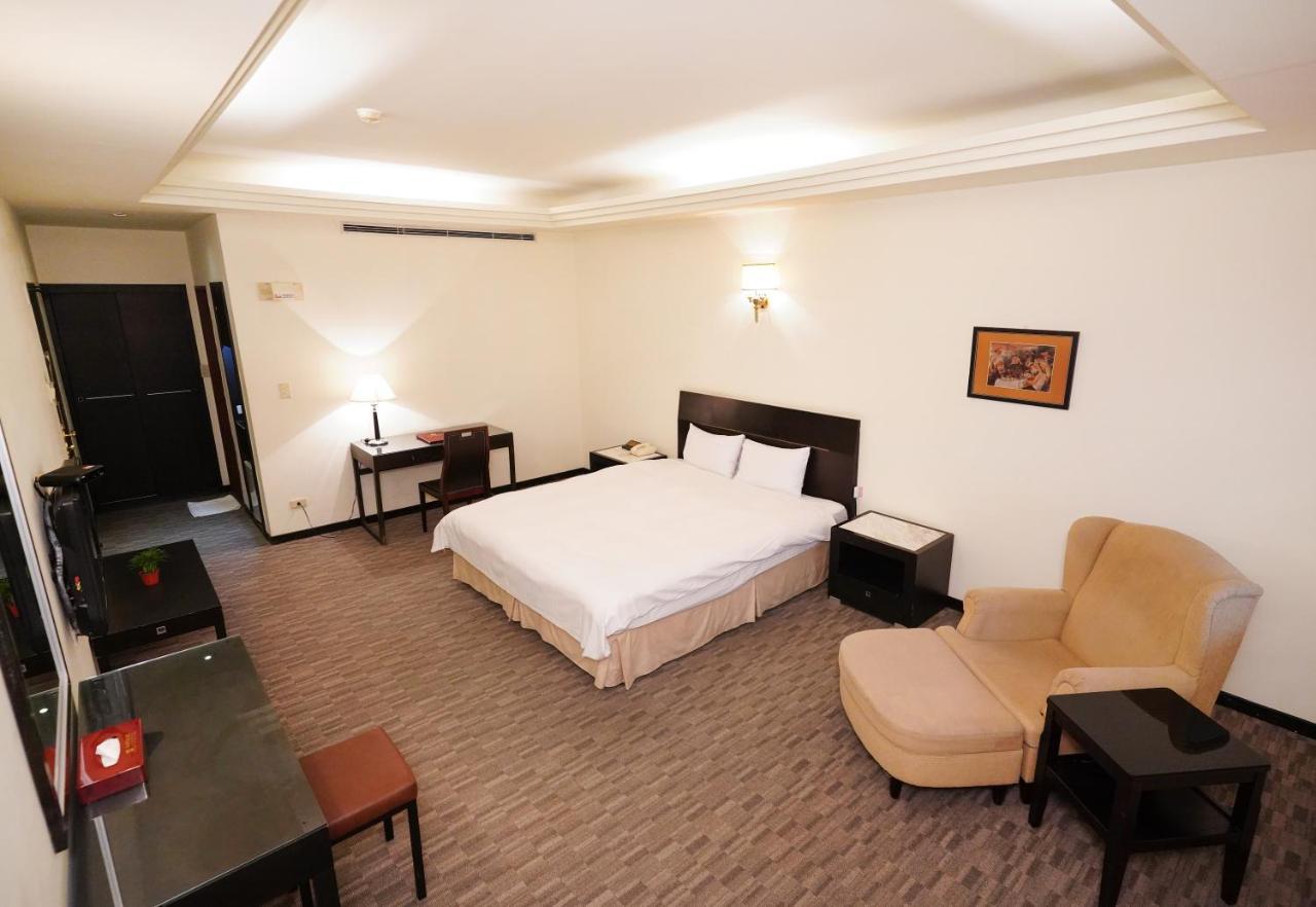 Herkang Hotel Taichung Buitenkant foto
