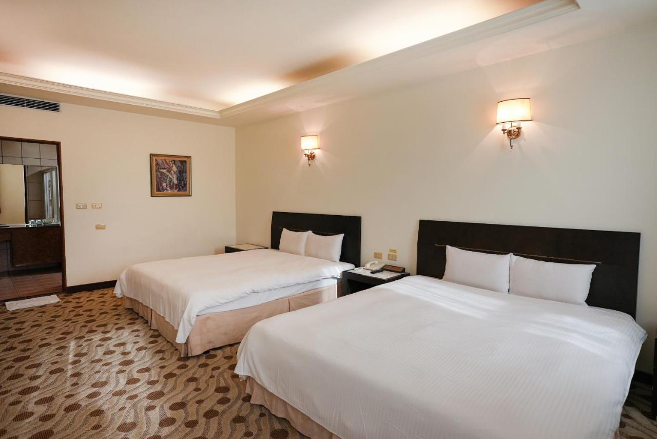 Herkang Hotel Taichung Buitenkant foto