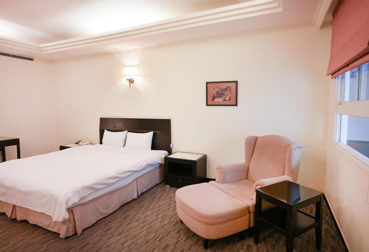 Herkang Hotel Taichung Buitenkant foto