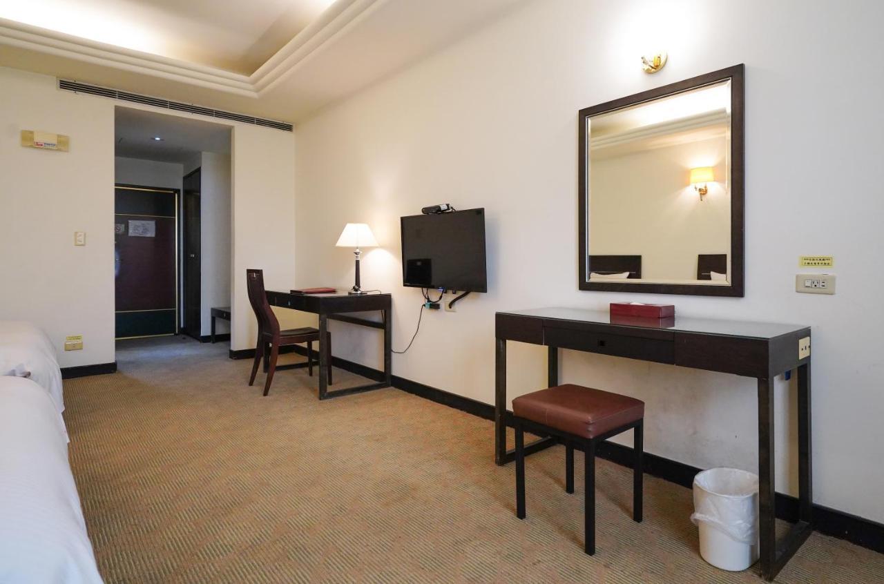 Herkang Hotel Taichung Buitenkant foto
