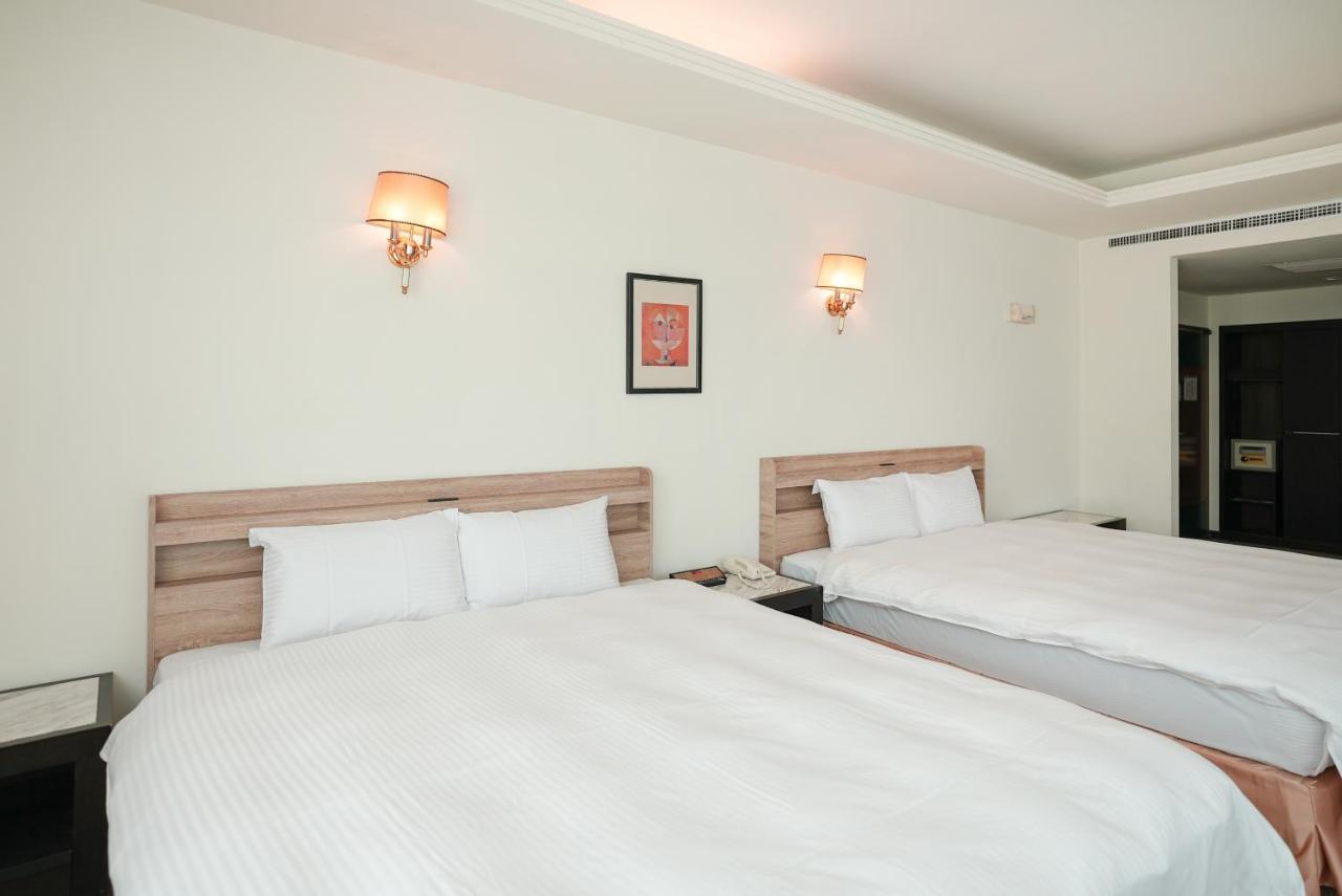 Herkang Hotel Taichung Buitenkant foto