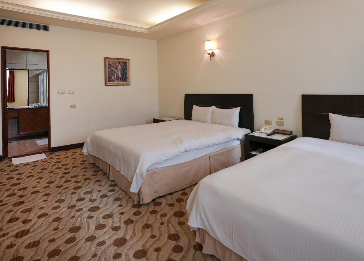 Herkang Hotel Taichung Buitenkant foto