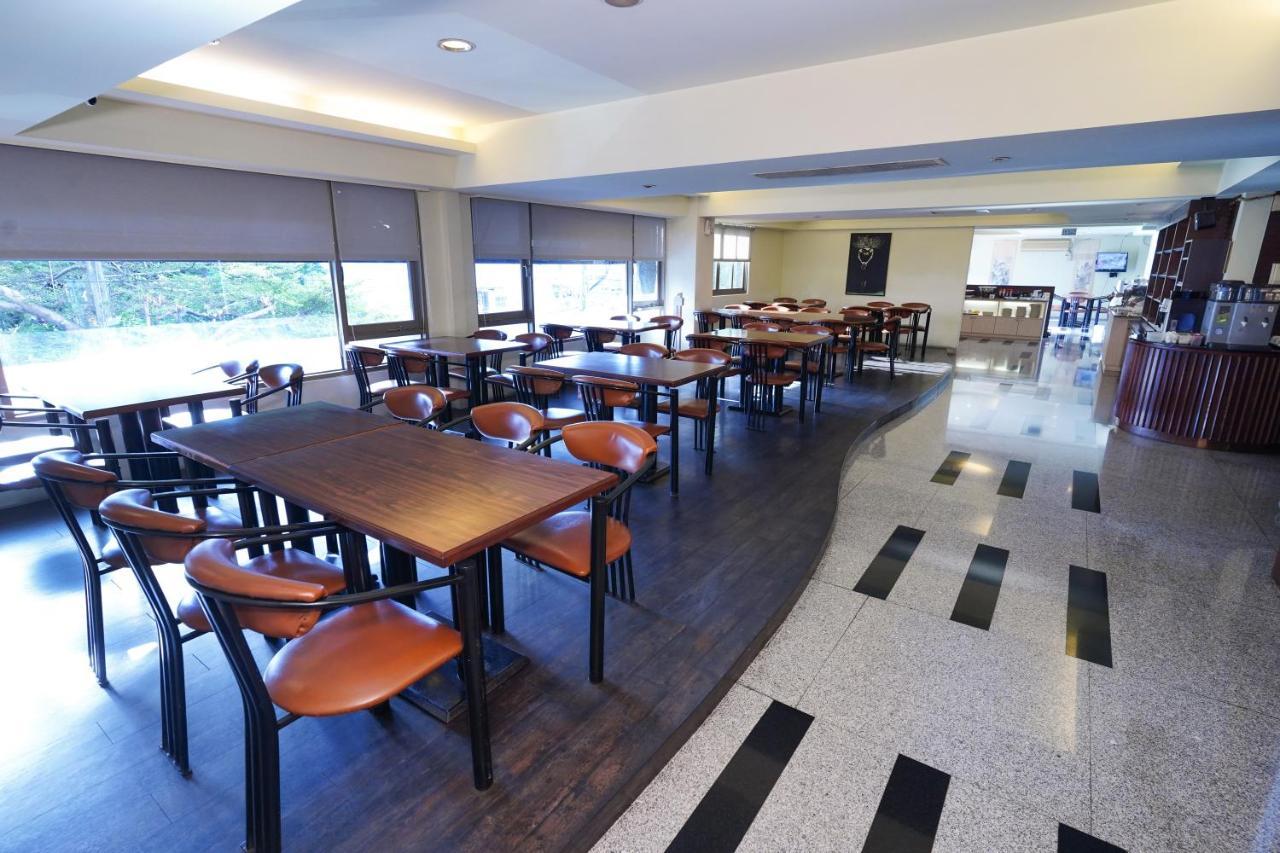 Herkang Hotel Taichung Buitenkant foto