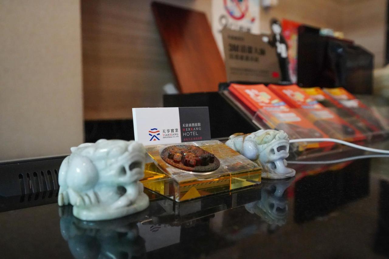 Herkang Hotel Taichung Buitenkant foto