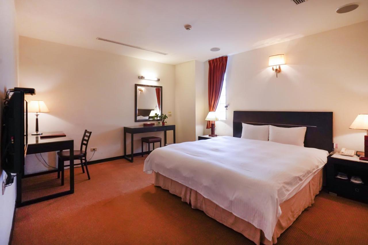 Herkang Hotel Taichung Buitenkant foto