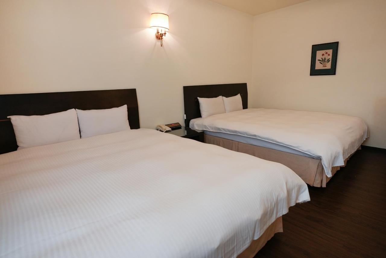 Herkang Hotel Taichung Buitenkant foto