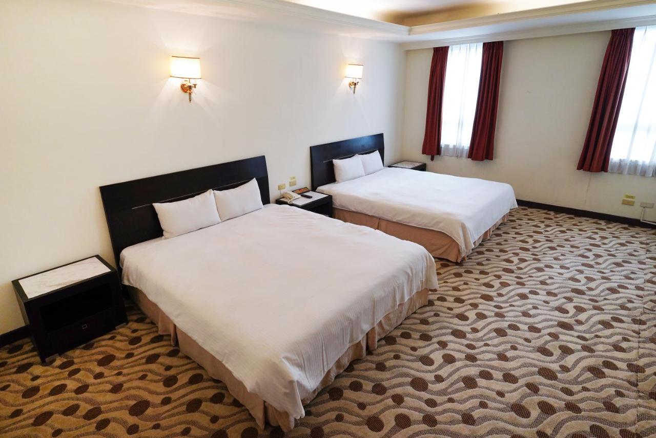 Herkang Hotel Taichung Buitenkant foto