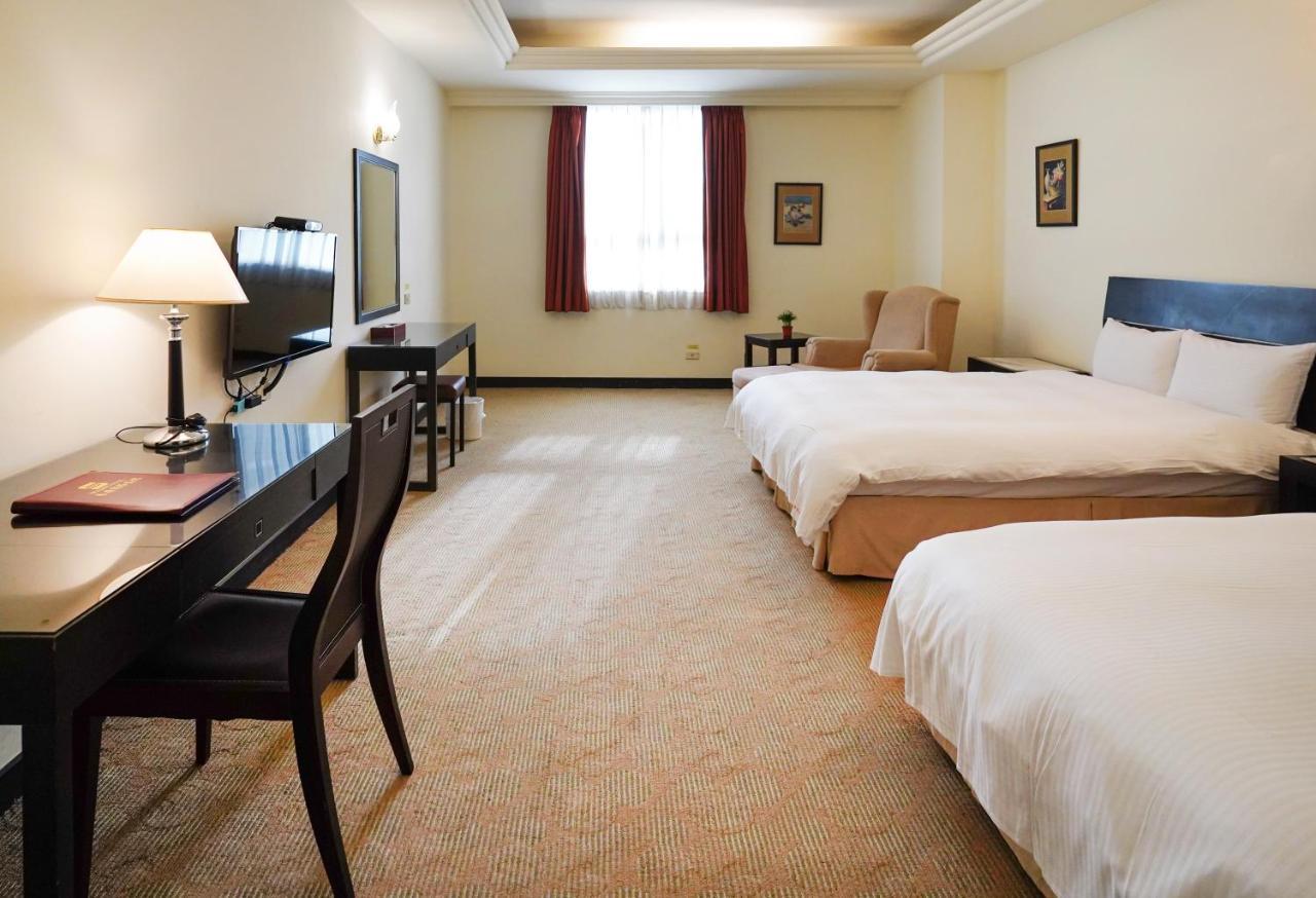 Herkang Hotel Taichung Buitenkant foto