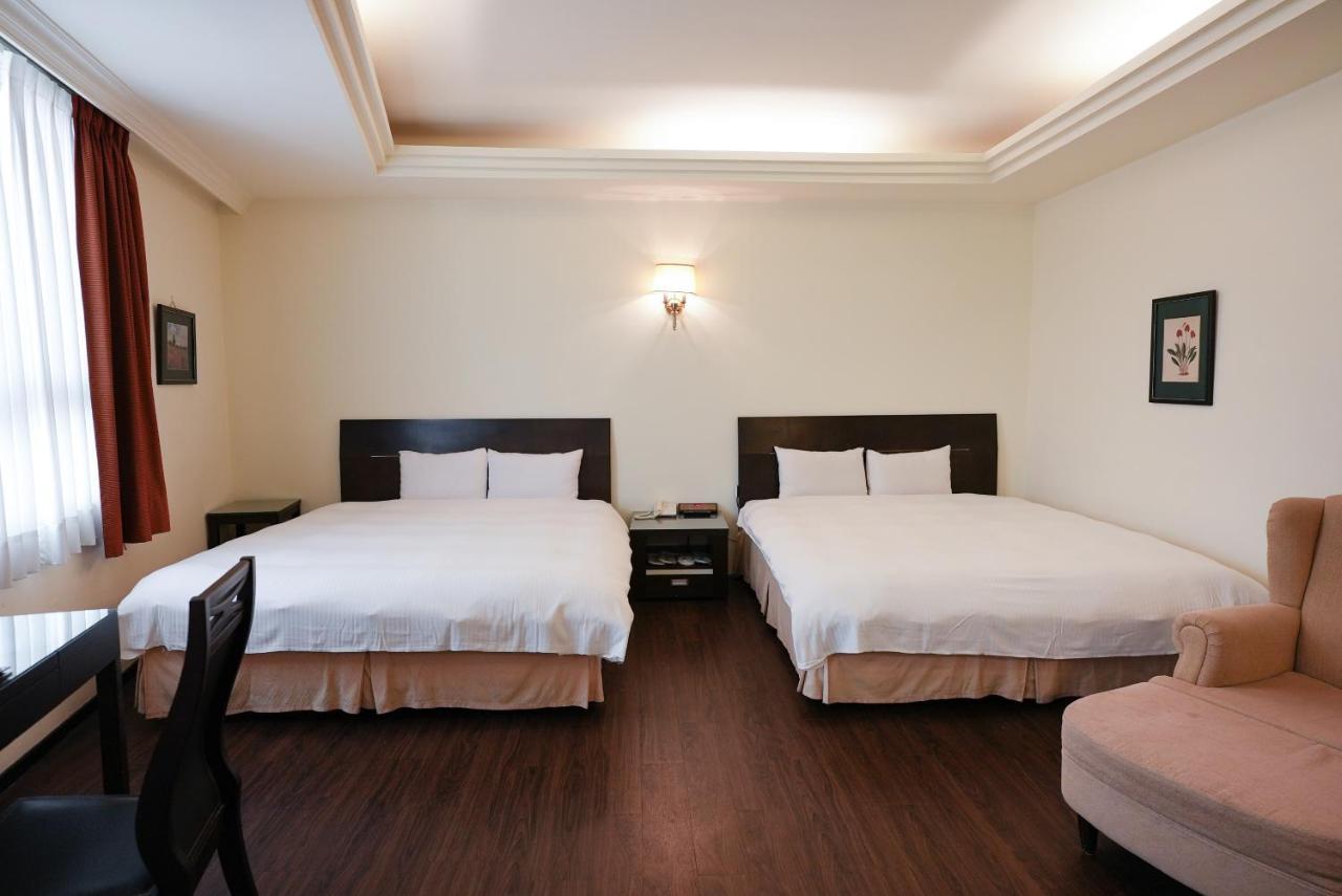 Herkang Hotel Taichung Buitenkant foto