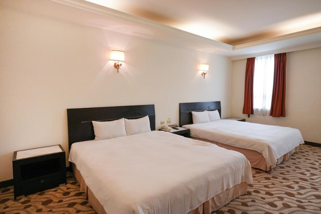 Herkang Hotel Taichung Buitenkant foto