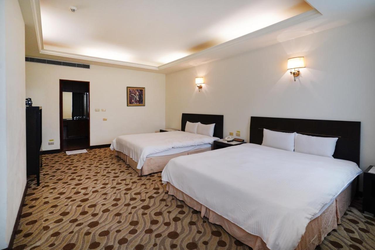 Herkang Hotel Taichung Buitenkant foto