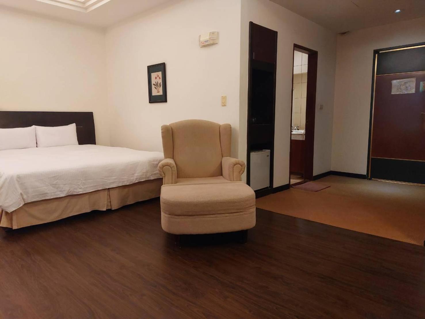 Herkang Hotel Taichung Buitenkant foto