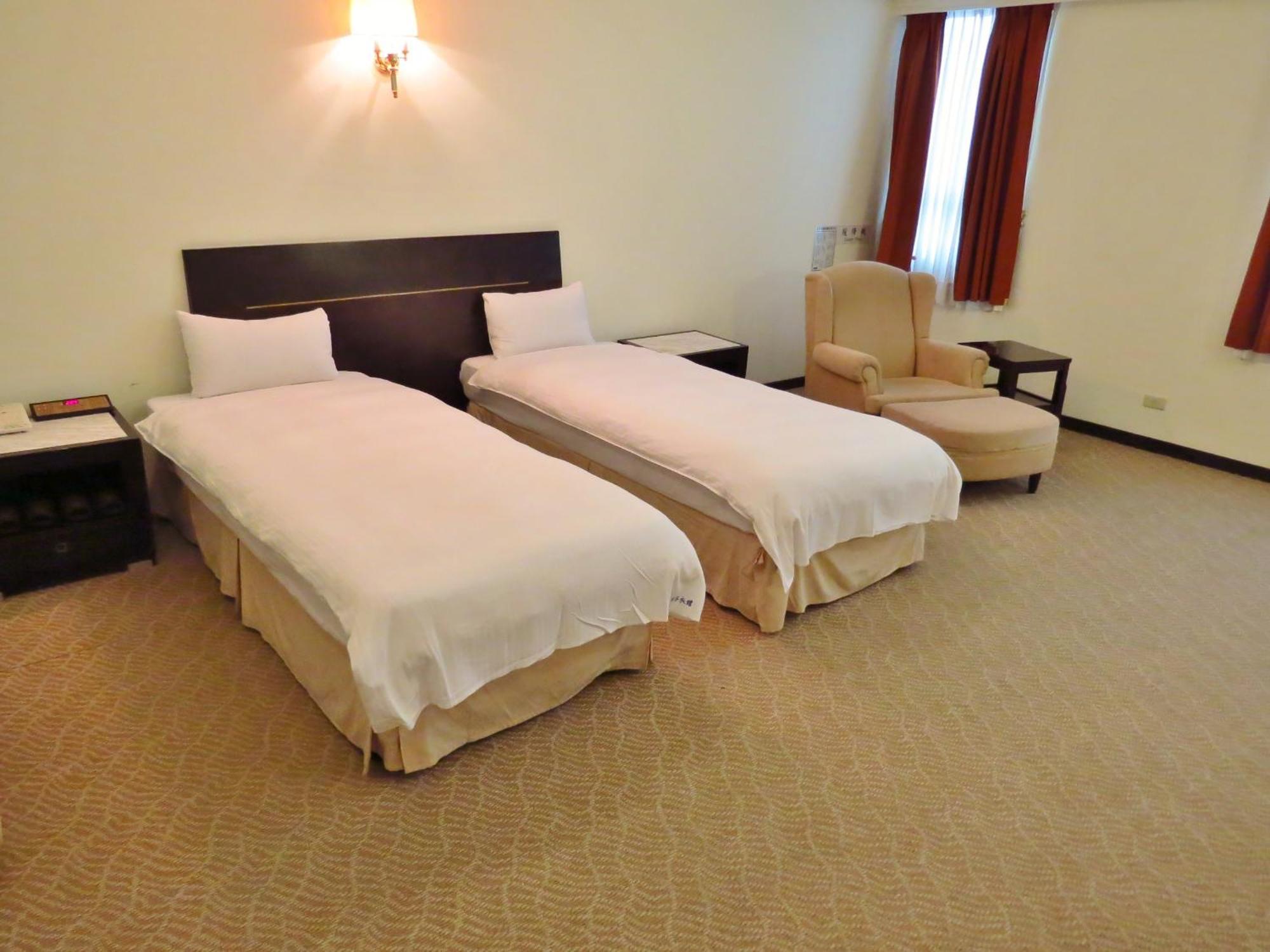 Herkang Hotel Taichung Buitenkant foto