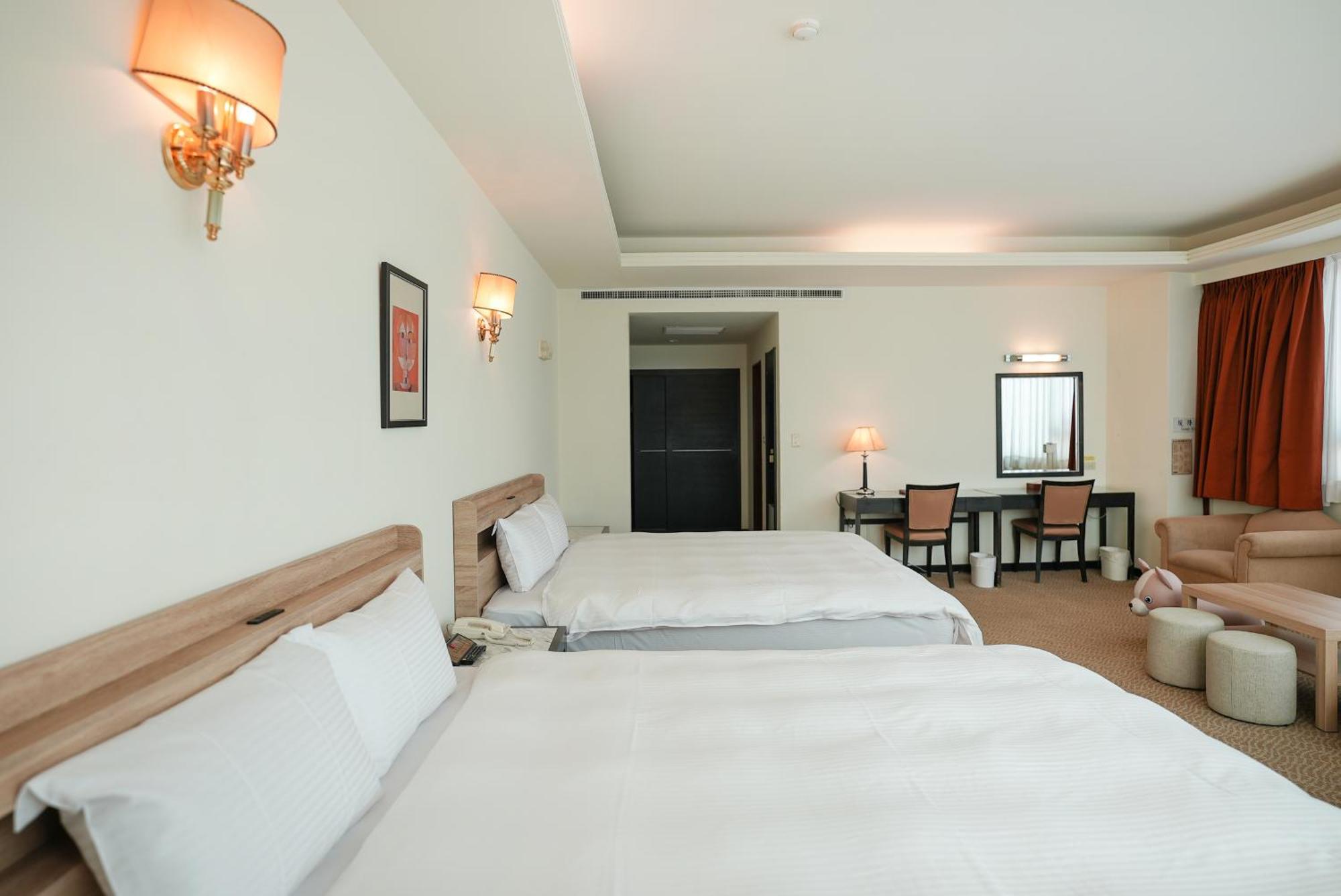 Herkang Hotel Taichung Buitenkant foto
